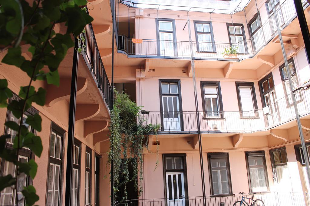 Capital Guesthouse Budapest Exterior photo