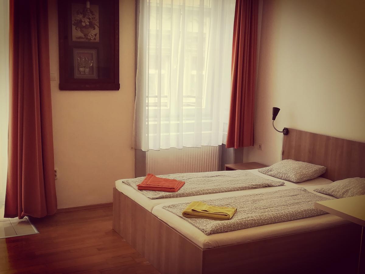 Capital Guesthouse Budapest Exterior photo